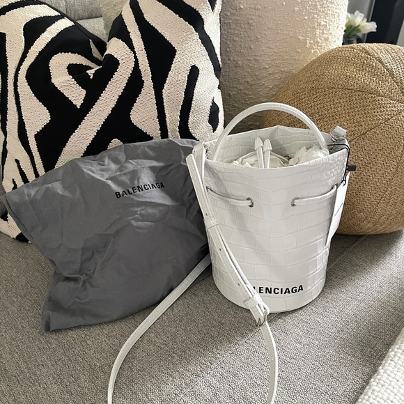Balenciaga bucket bag - Picture 9 of 9